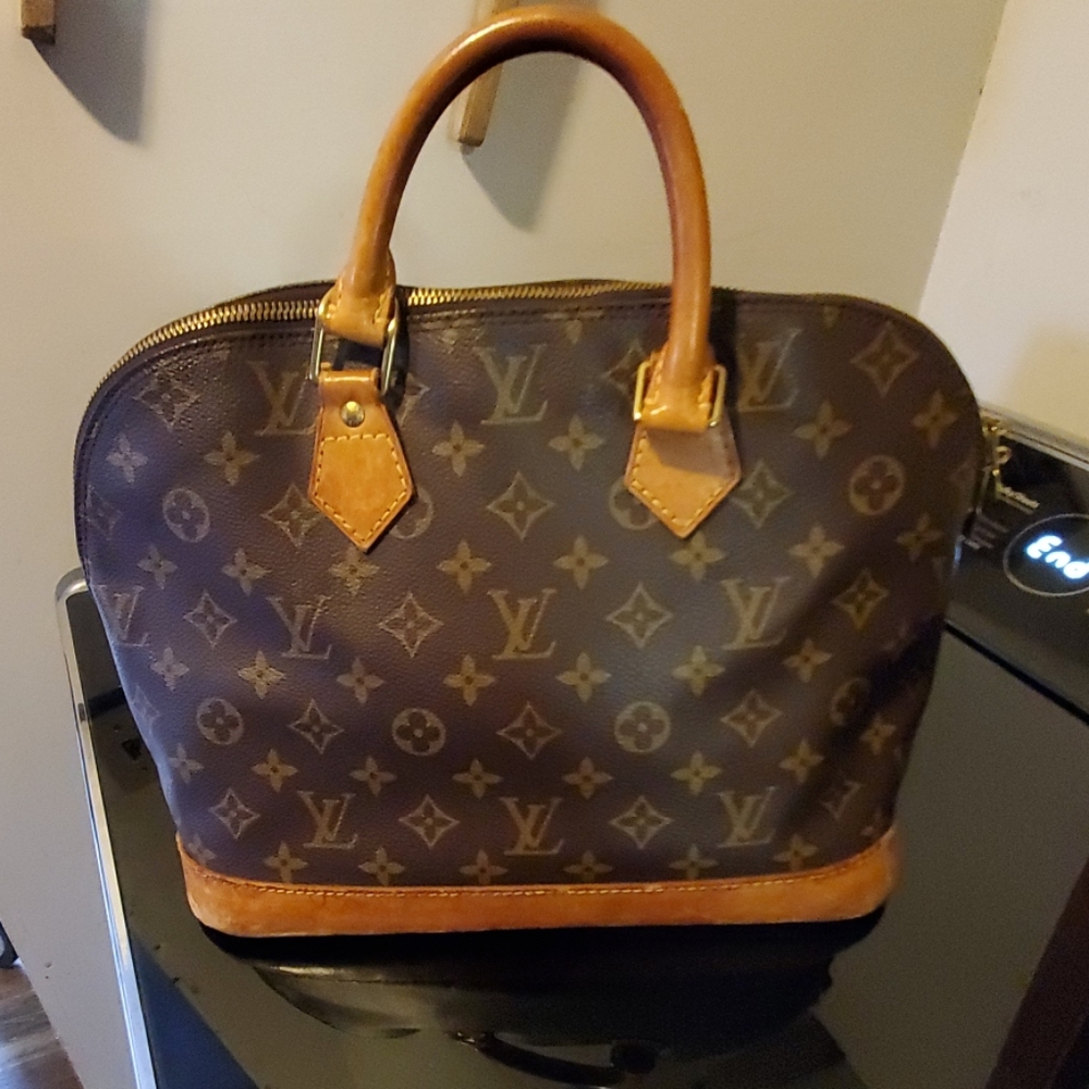 Louis Vuitton purse